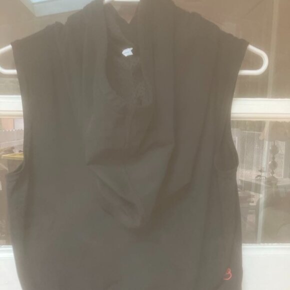 Kadyluxe Black Sleeveless Hoodie with Drawstrings String - Picture 2 of 4